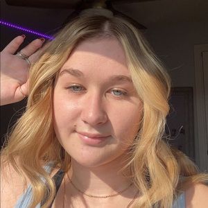 Meet your Posher, Chloe